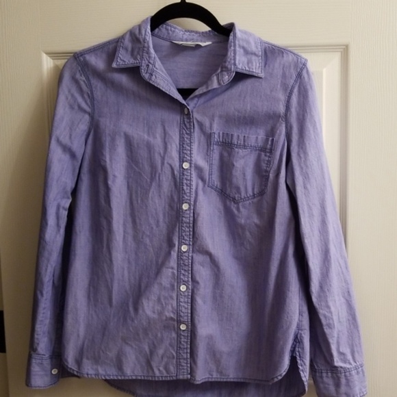 Old Navy Tops - ⭐ 3 for $10!! Old Navy Denim Long Sleeve Shirt